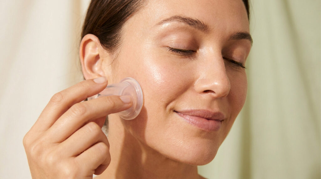 Effet lifting des ventouses visage : résultats et conseils